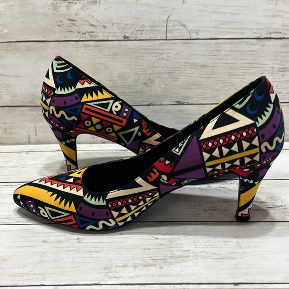 Fabric multi-colored wild print pump - Picture 5 of 8